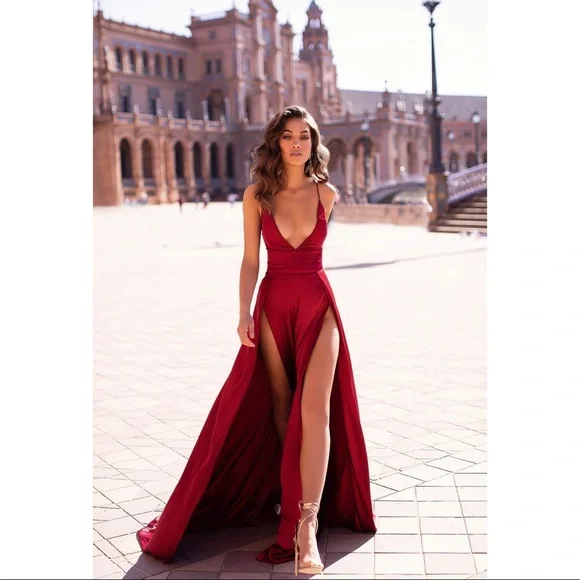 SOLD Alamour the Label Loretta Gown - Picture 1 of 11